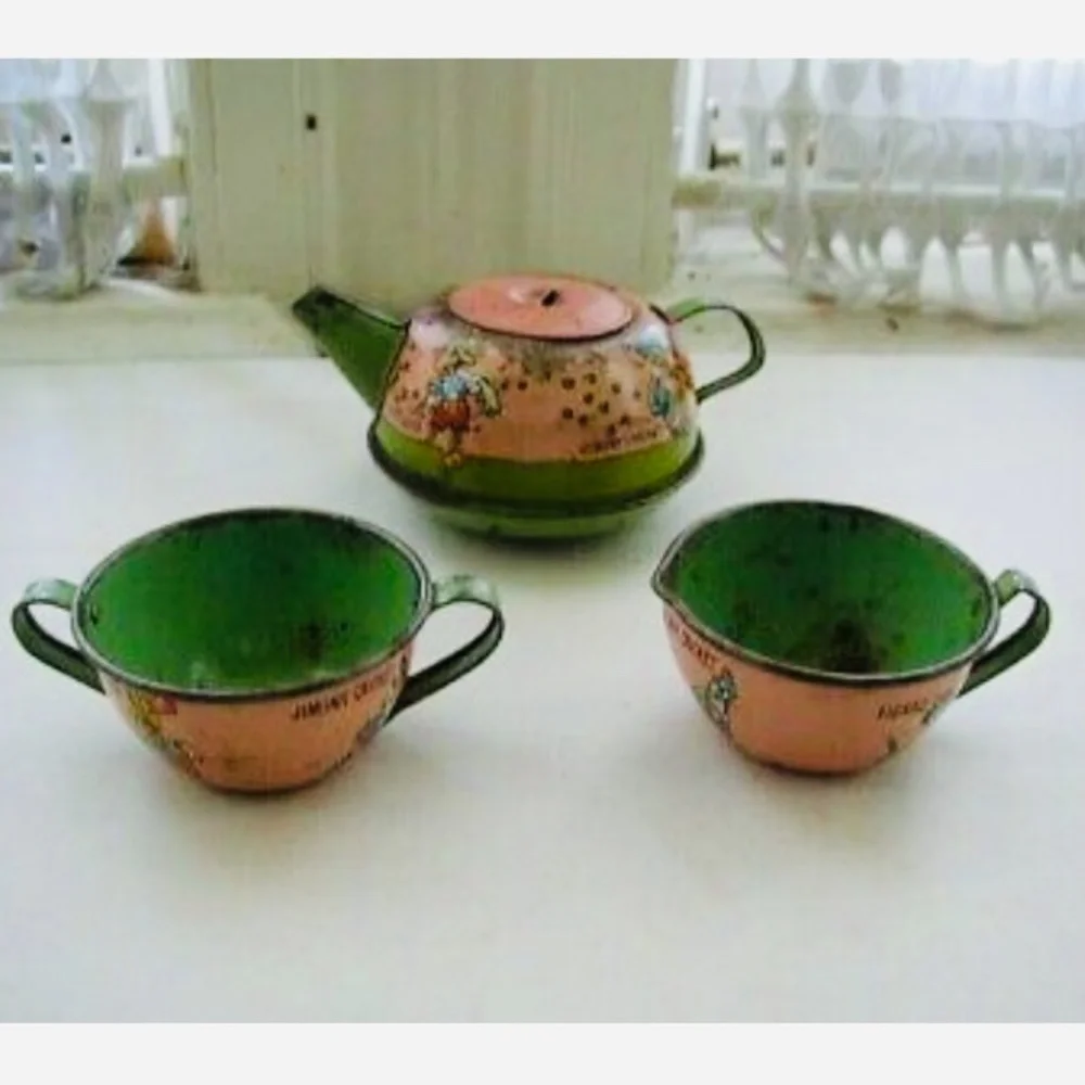 1939 Ohio Art Disney Pinocchio Child’s Tin Tea Set - Picture 7 of 9